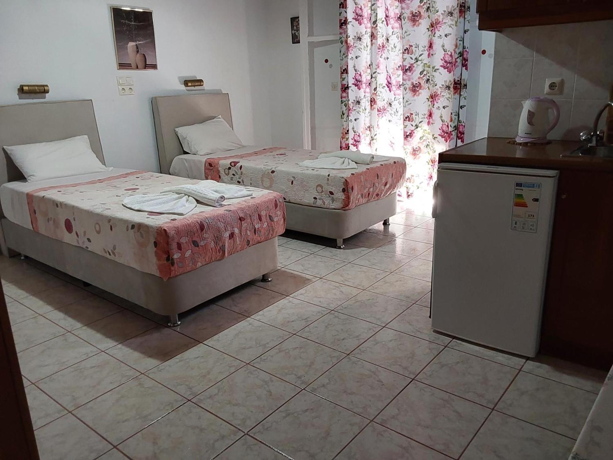 Amadeus Hawaii Apartments & Studios Sidari  Room photo